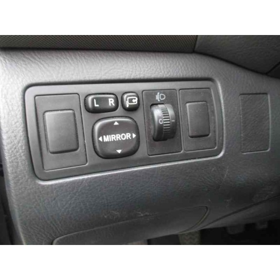 toyota avensis berlina (t25) del año 2004