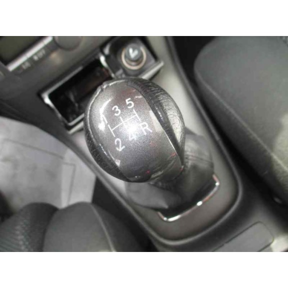 toyota avensis berlina (t25) del año 2004