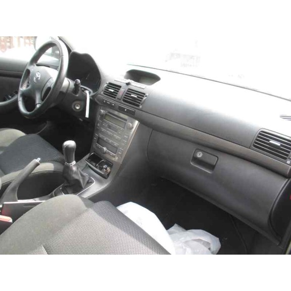 toyota avensis berlina (t25) del año 2004