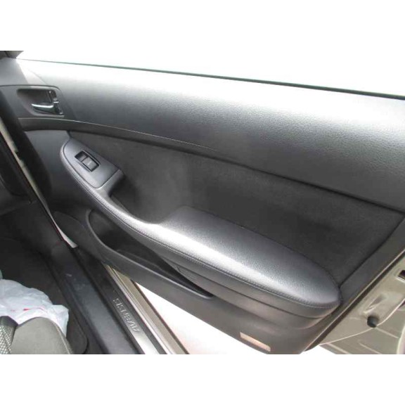 toyota avensis berlina (t25) del año 2004