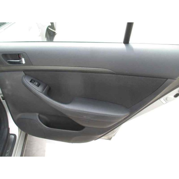 toyota avensis berlina (t25) del año 2004