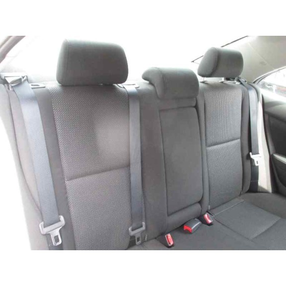 toyota avensis berlina (t25) del año 2004