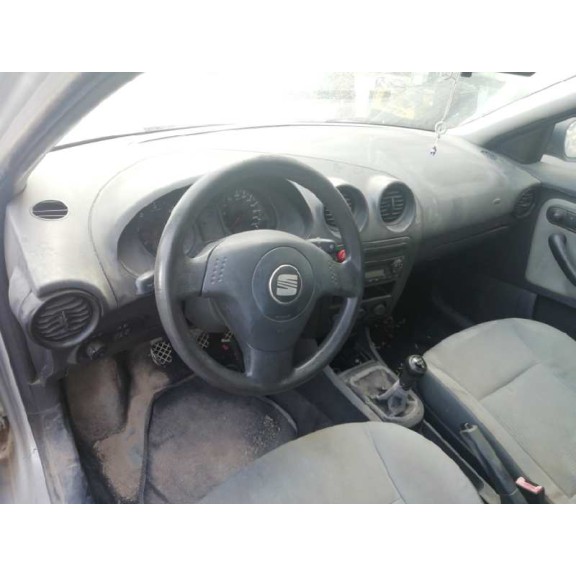 seat ibiza (6l1) del año 2002