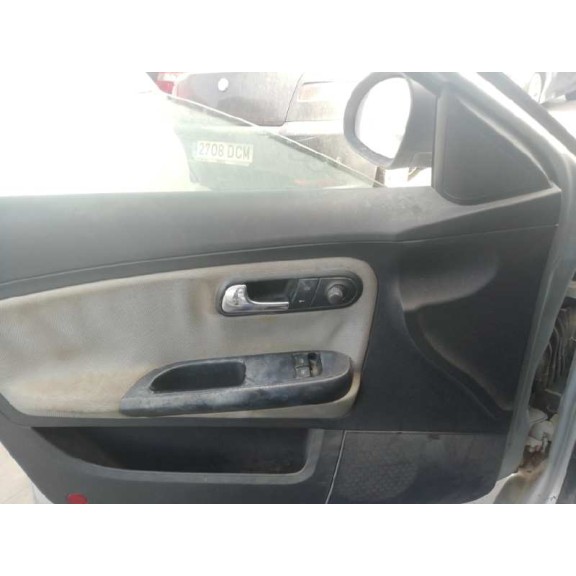 seat ibiza (6l1) del año 2002