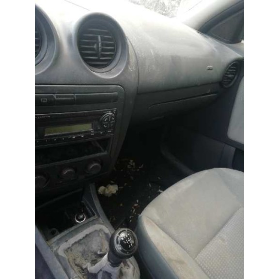 seat ibiza (6l1) del año 2002
