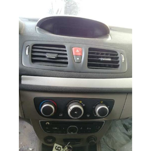 renault megane iii berlina 5 p del año 2009