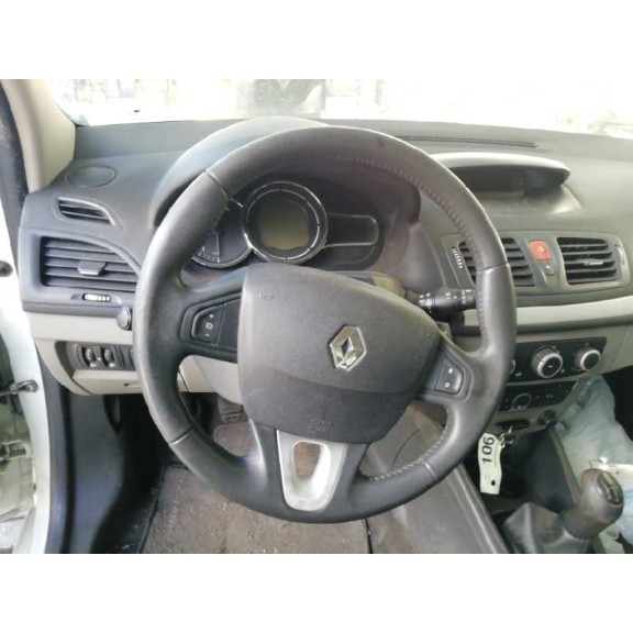 renault megane iii berlina 5 p del año 2009