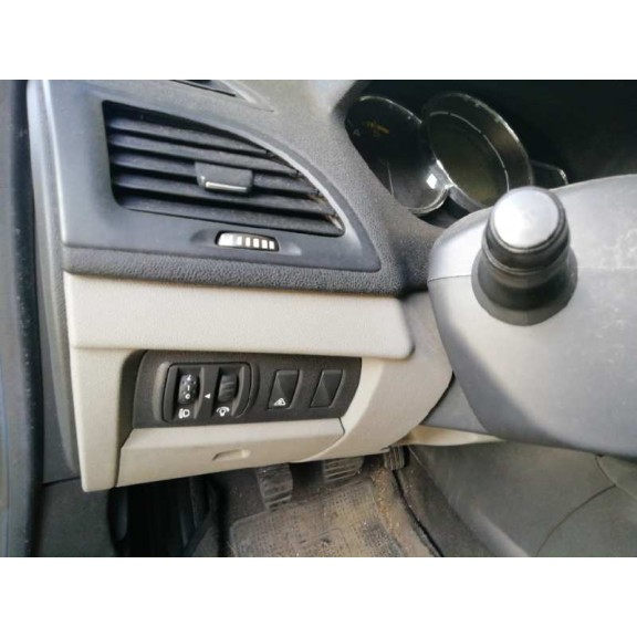 renault megane iii berlina 5 p del año 2009