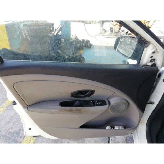 renault megane iii berlina 5 p del año 2009