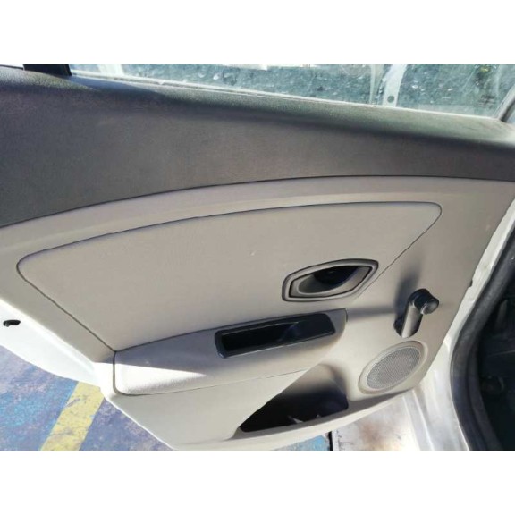 renault megane iii berlina 5 p del año 2009