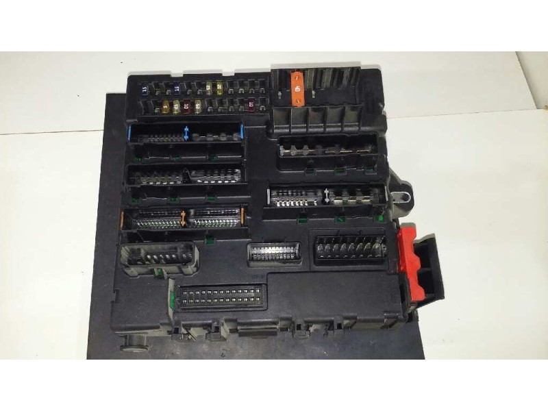 Recambio de caja reles / fusibles para opel vectra c berlina comfort referencia OEM IAM 13189926  