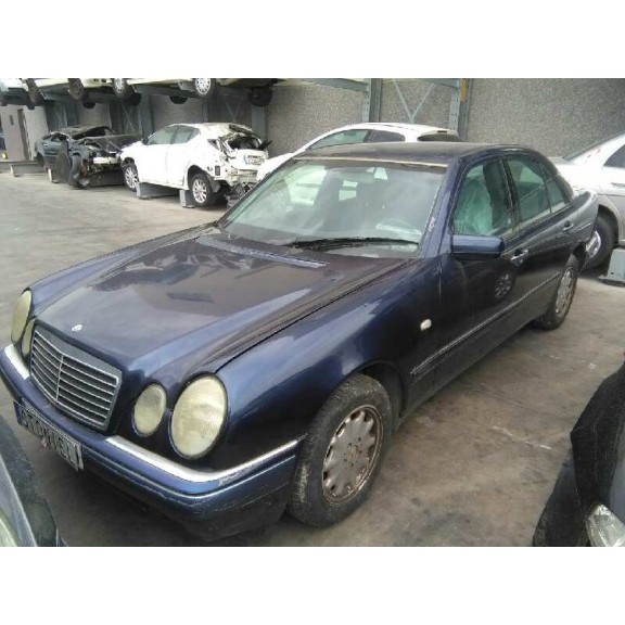 mercedes-benz clase e (w210) berlina del año 1999