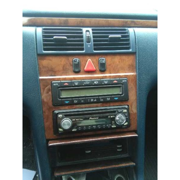 mercedes-benz clase e (w210) berlina del año 1999