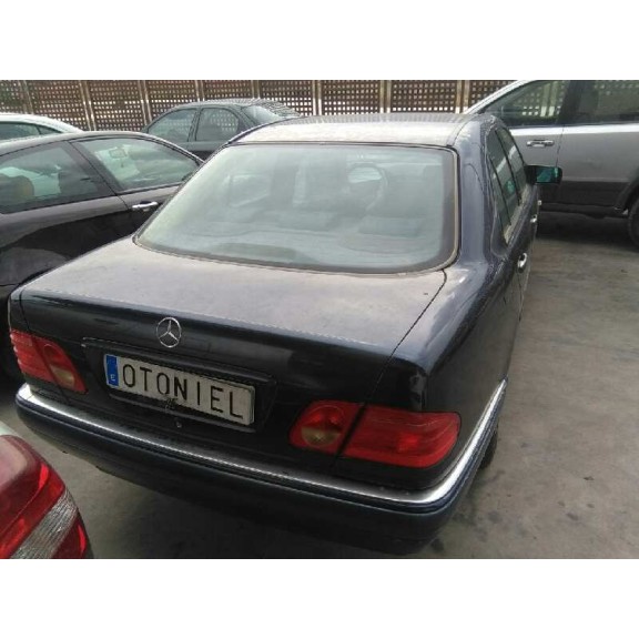 mercedes-benz clase e (w210) berlina del año 1999