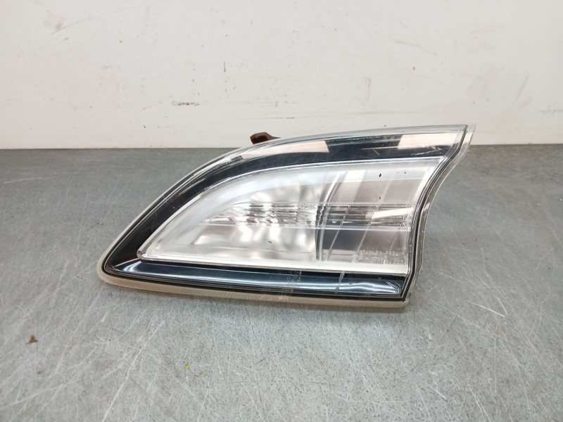 Recambio de piloto trasero derecho interior para mazda 3 (bl) 1.6 mzr (bl14) referencia OEM IAM P8241  