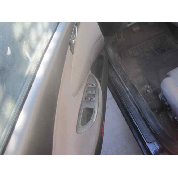 nissan primera berlina (p12) del año 2002