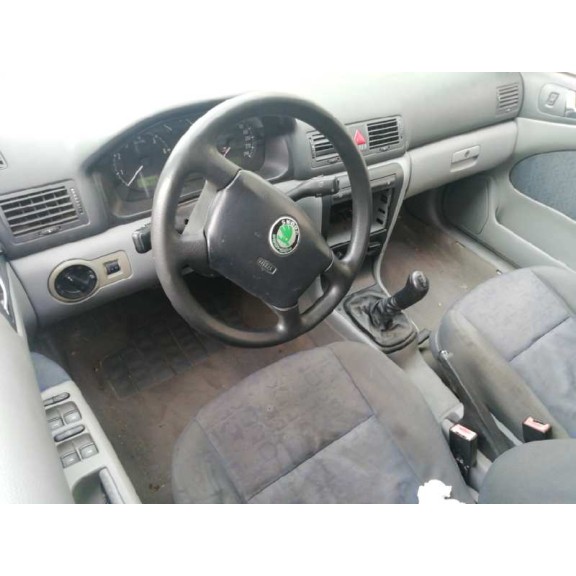 skoda octavia berlina (1u2) del año 1999