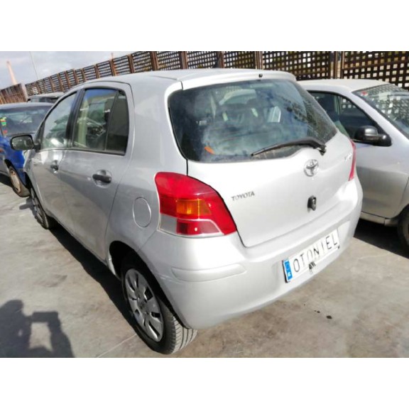 toyota yaris del año 2010