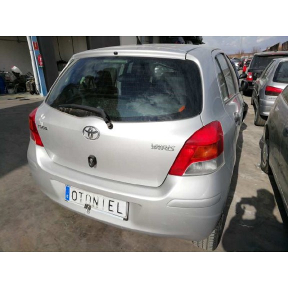 toyota yaris del año 2010