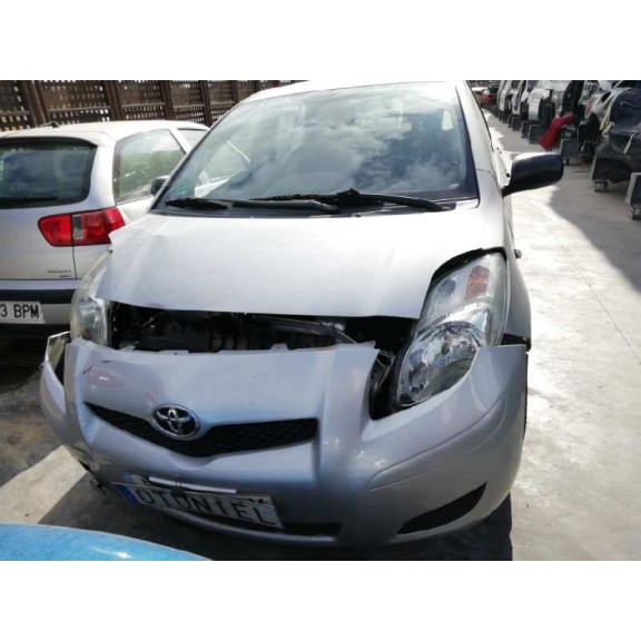 toyota yaris del año 2010