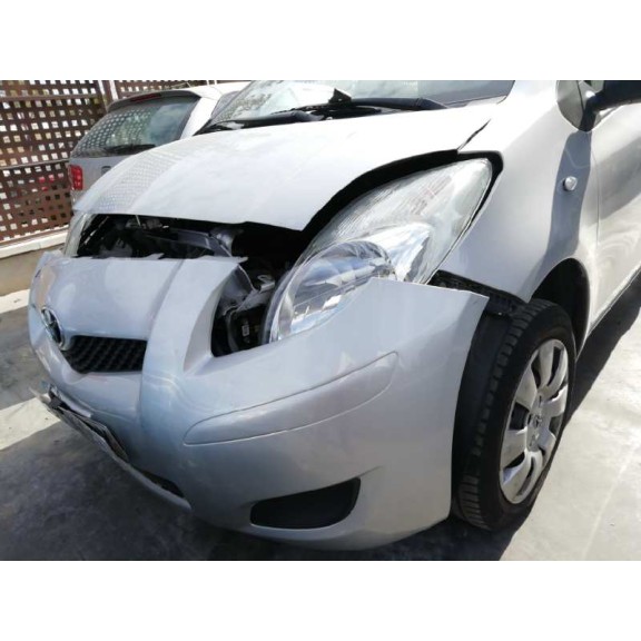 toyota yaris del año 2010