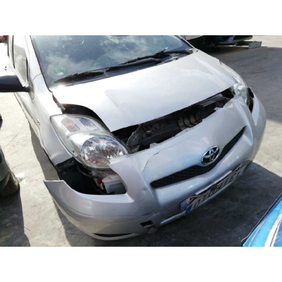 toyota yaris del año 2010