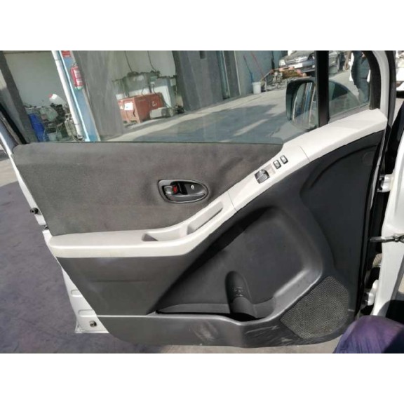 toyota yaris del año 2010