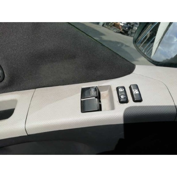 toyota yaris del año 2010