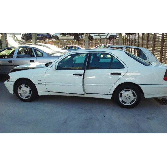 mercedes-benz clase c (w202) berlina del año 2002