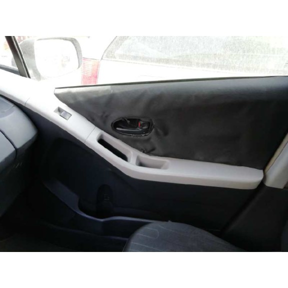 toyota yaris del año 2010