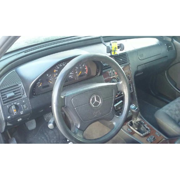 mercedes-benz clase c (w202) berlina del año 2002