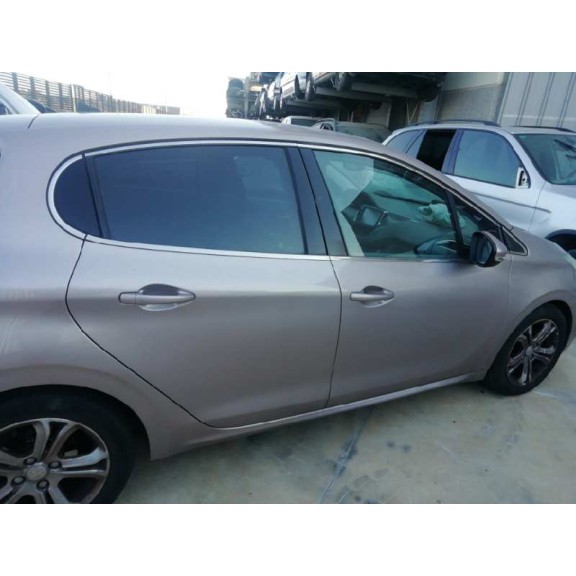 peugeot 208 del año 2012