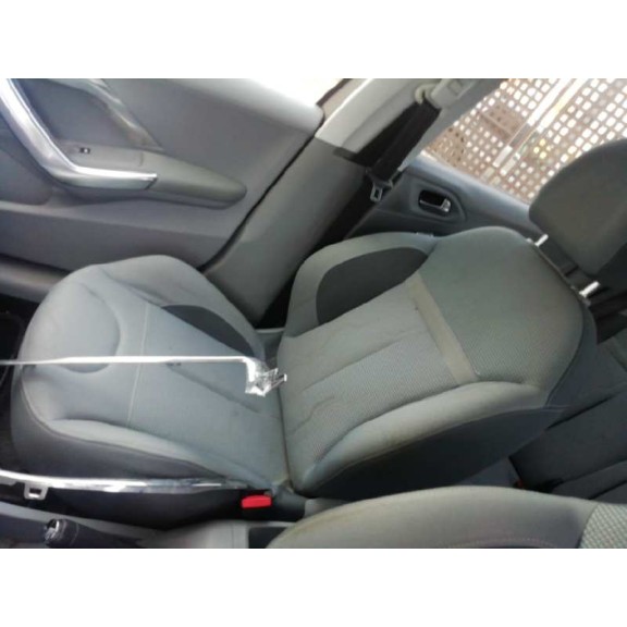 peugeot 208 del año 2012