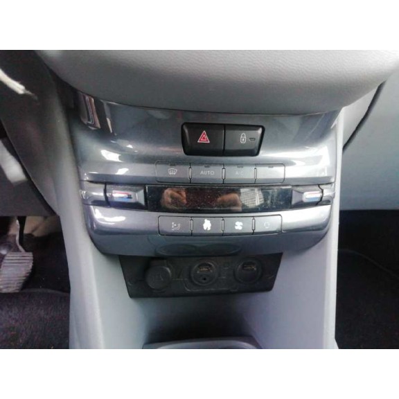 peugeot 208 del año 2012