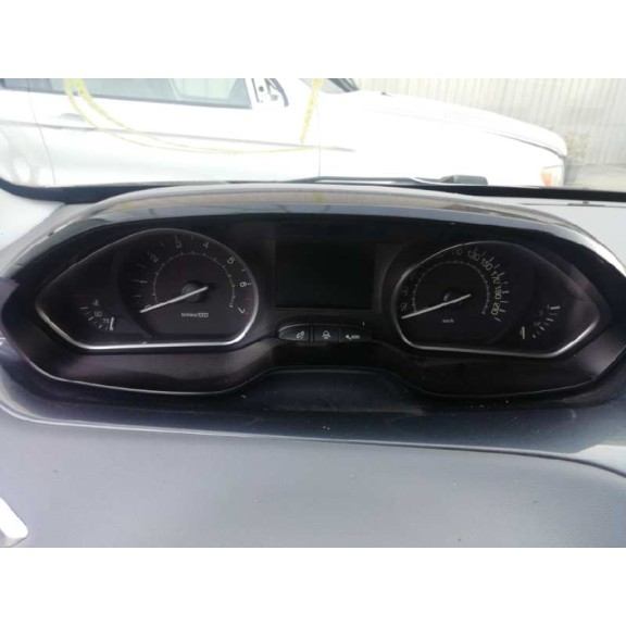 peugeot 208 del año 2012