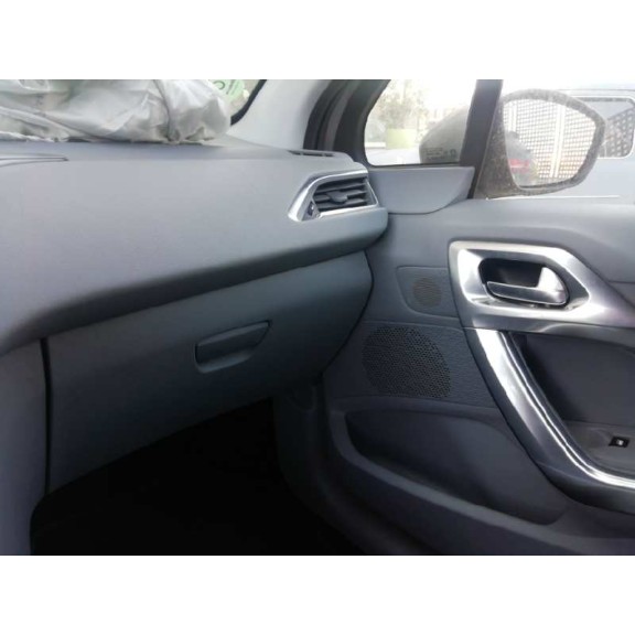 peugeot 208 del año 2012