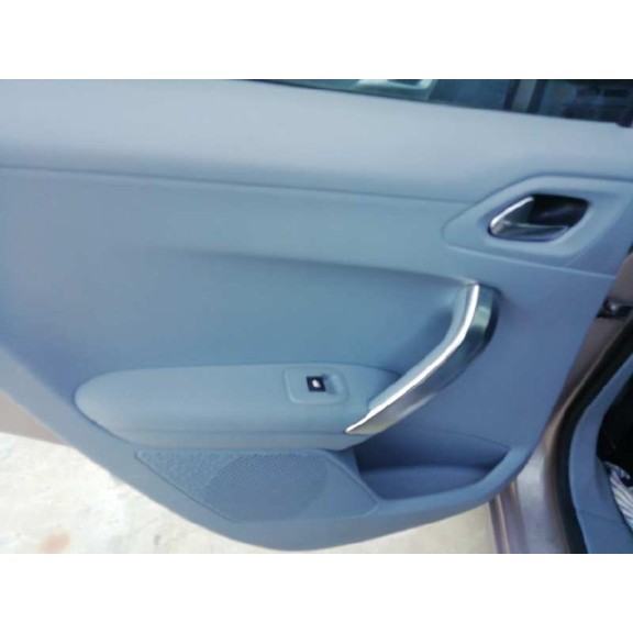 peugeot 208 del año 2012