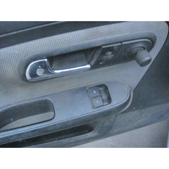 seat ibiza (6l1) del año 2003