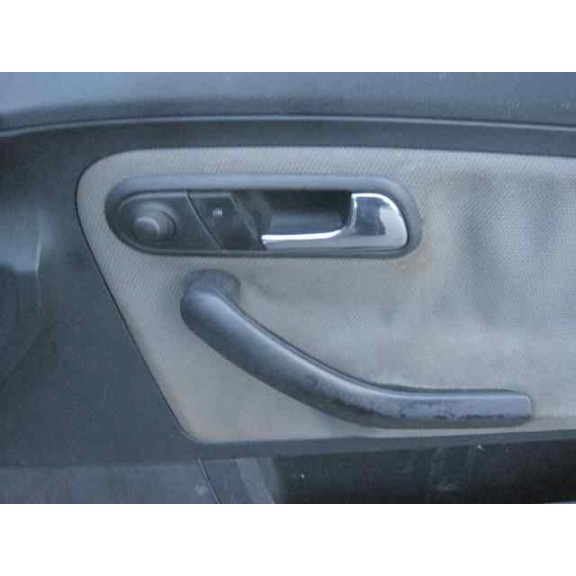 seat ibiza (6l1) del año 2003