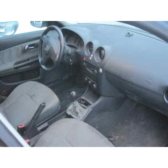 seat ibiza (6l1) del año 2003