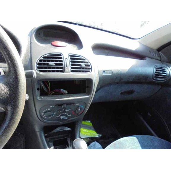 peugeot 206 berlina del año 2001