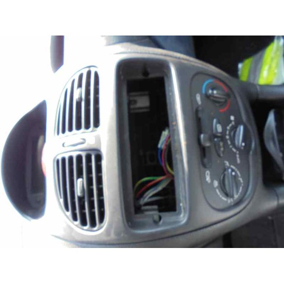 peugeot 206 berlina del año 2001