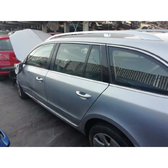 skoda superb combi (3t5) del año 2011