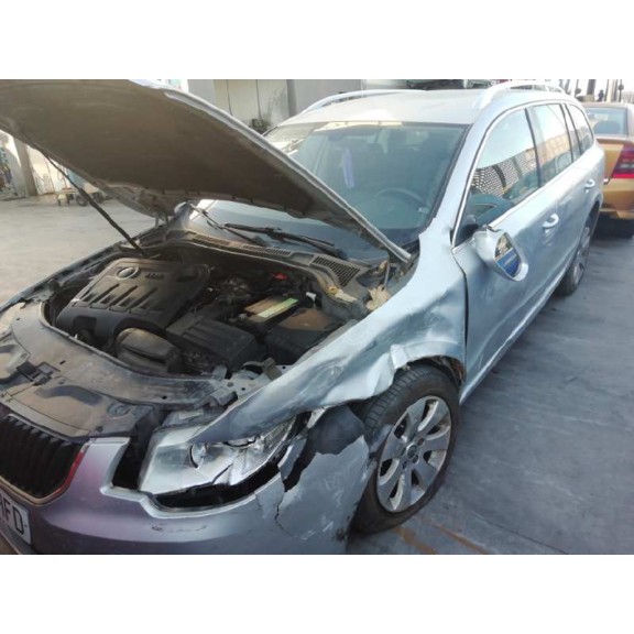 skoda superb combi (3t5) del año 2011