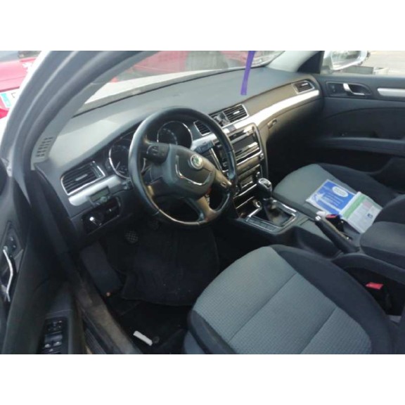 skoda superb combi (3t5) del año 2011