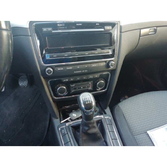 skoda superb combi (3t5) del año 2011