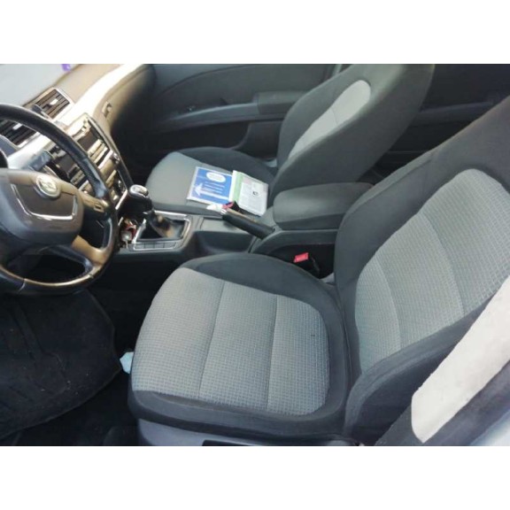 skoda superb combi (3t5) del año 2011