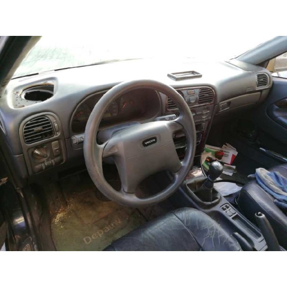 volvo v40 familiar del año 1999