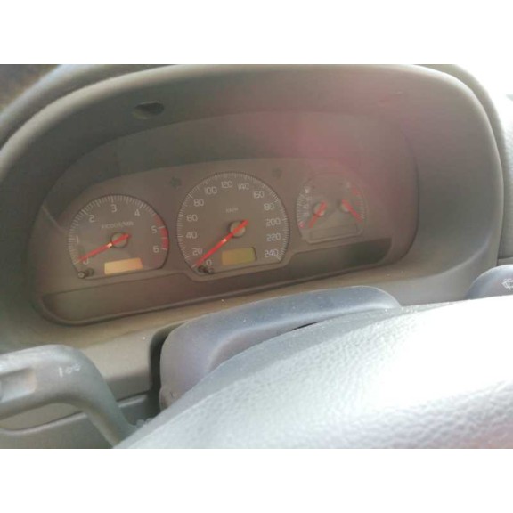 volvo v40 familiar del año 1999