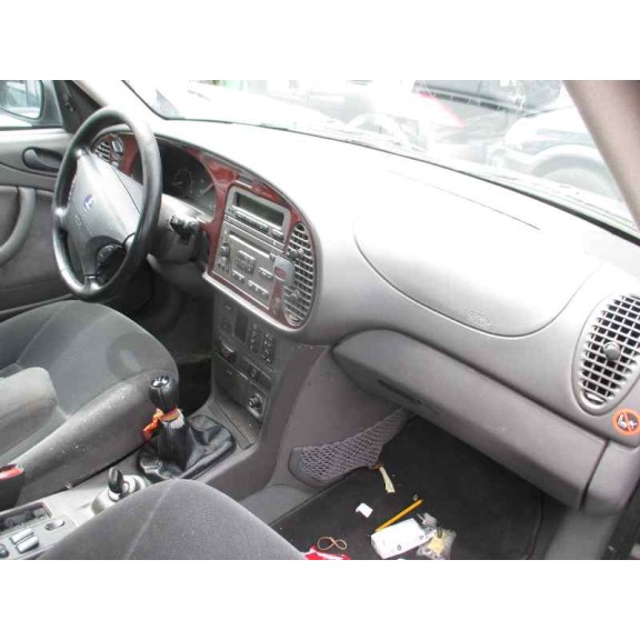 saab 9-3 berlina del año 2001